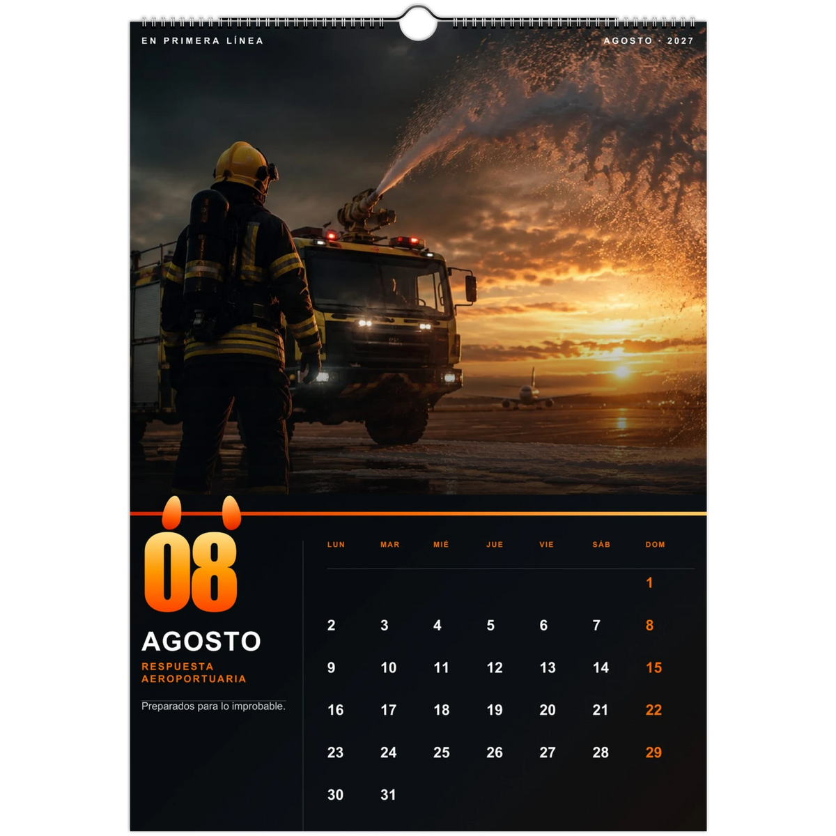 Página de agosto del calendario de bomberos 2027 con un bombero y un vehículo aeroportuario