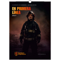 Portada del calendario de bomberos En Primera Línea 2027 con un bombero equipado